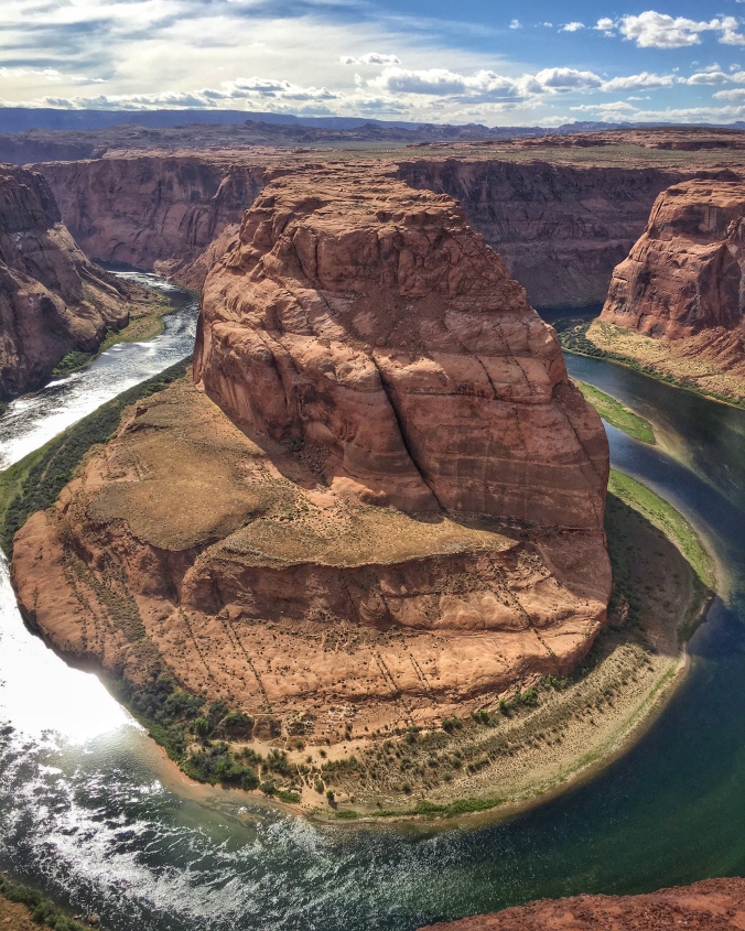 horseshoe shaped canyon in river